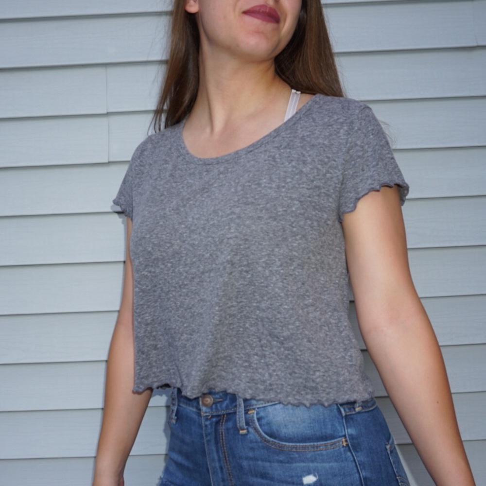 Grey short-sleeve crop top w/ lettuced edges